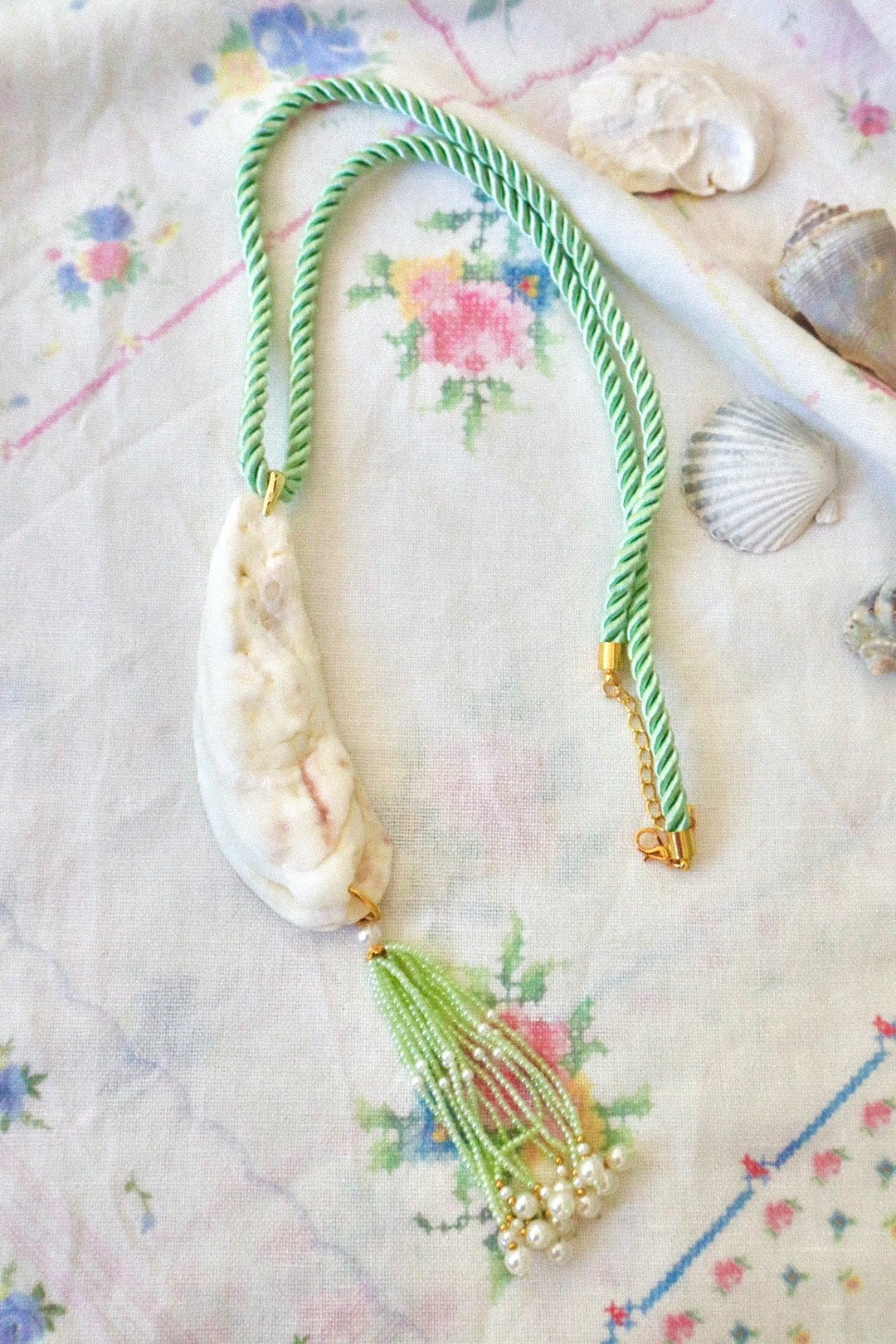 Green Castaway Oyster Necklace